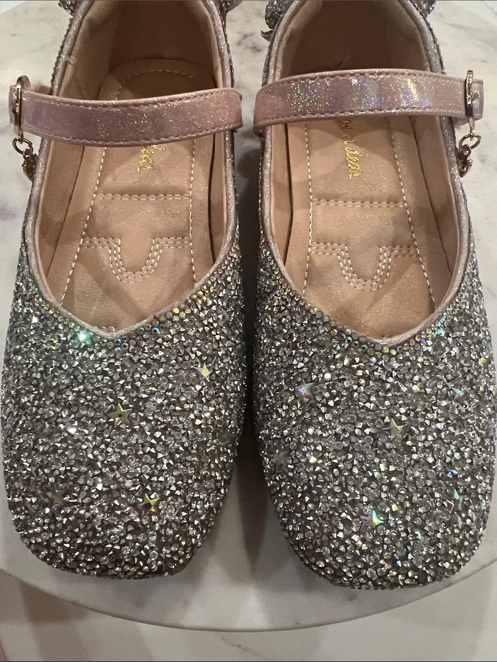 Doe a Dear Girls' Silver Glitter Mary Jane Shoes with Pink strap. Size 1.5/33